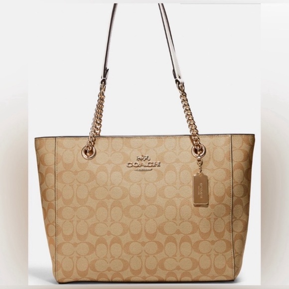 Coach Outlet Cammie Chain Tote In Signature CanvasCammie Chain Tote